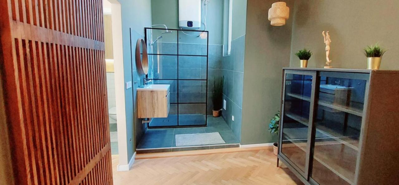 Apartament A+ Downtown Akacfa