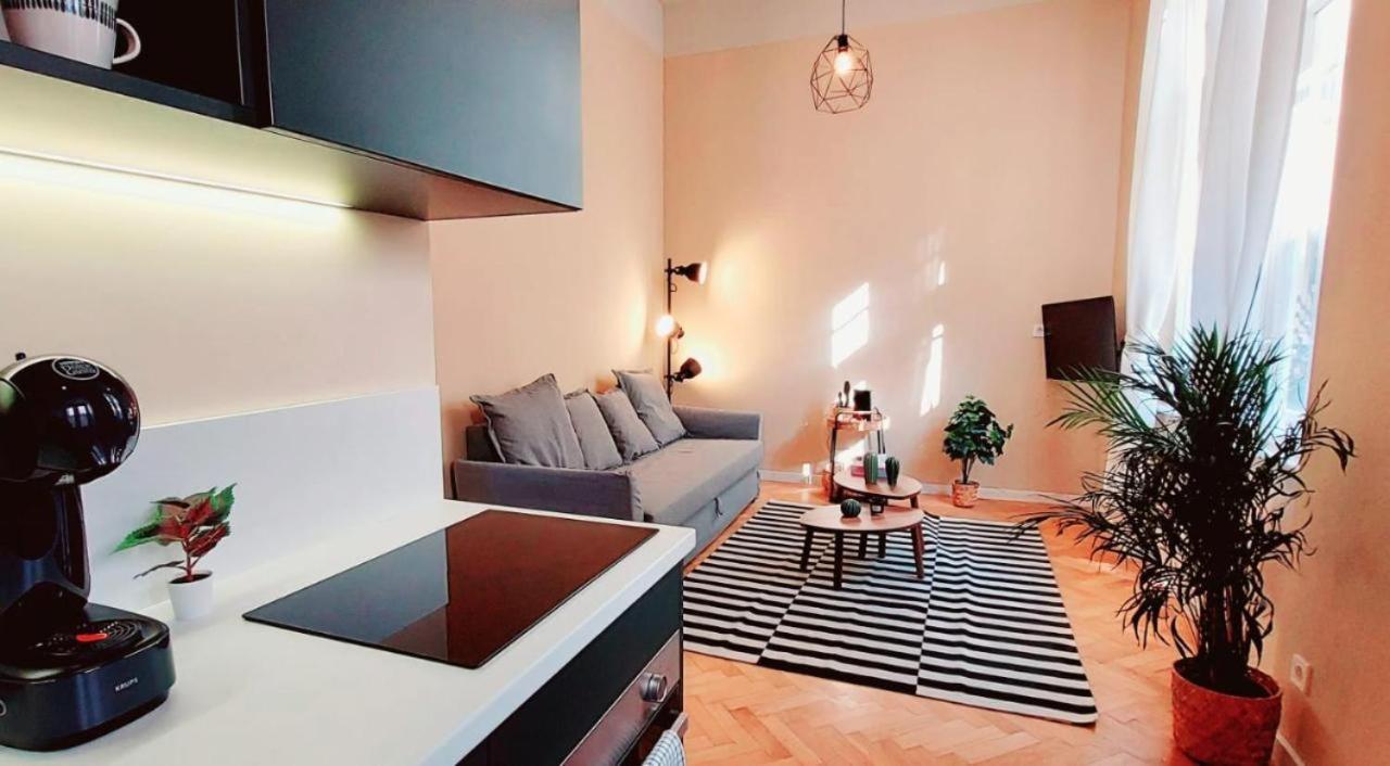 A+ Downtown Akacfa Appartement *